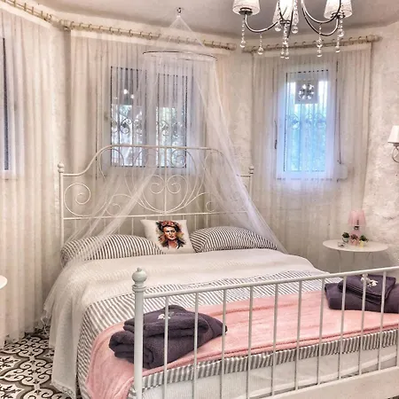 Mayko Ev Otel *